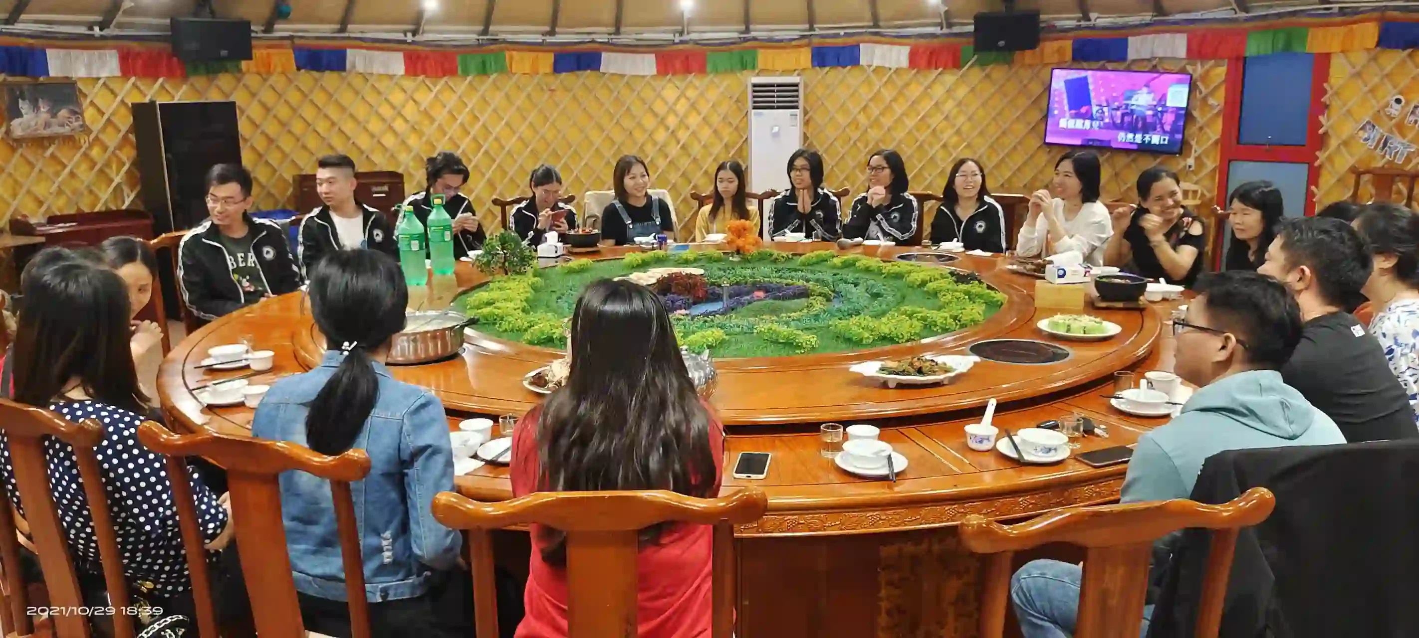 The company treats the sales team to dinner