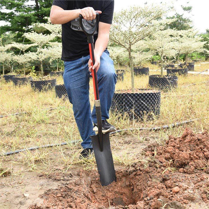 gardening drain spade