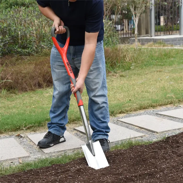 Stainless vs. Carbon: Odabir vrtnih alata